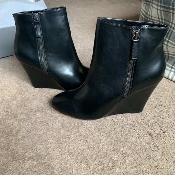 LOFT Shoes - NWOB Loft Wedge Booties
